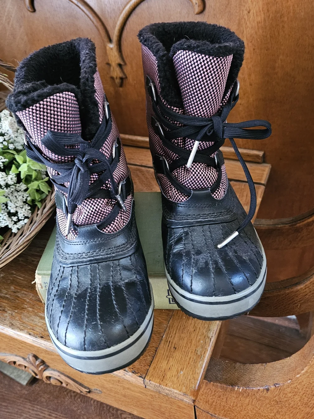 SOREL Tivoli Women’s Waterproof Winter Snow Boots Black Pink Size 7.5